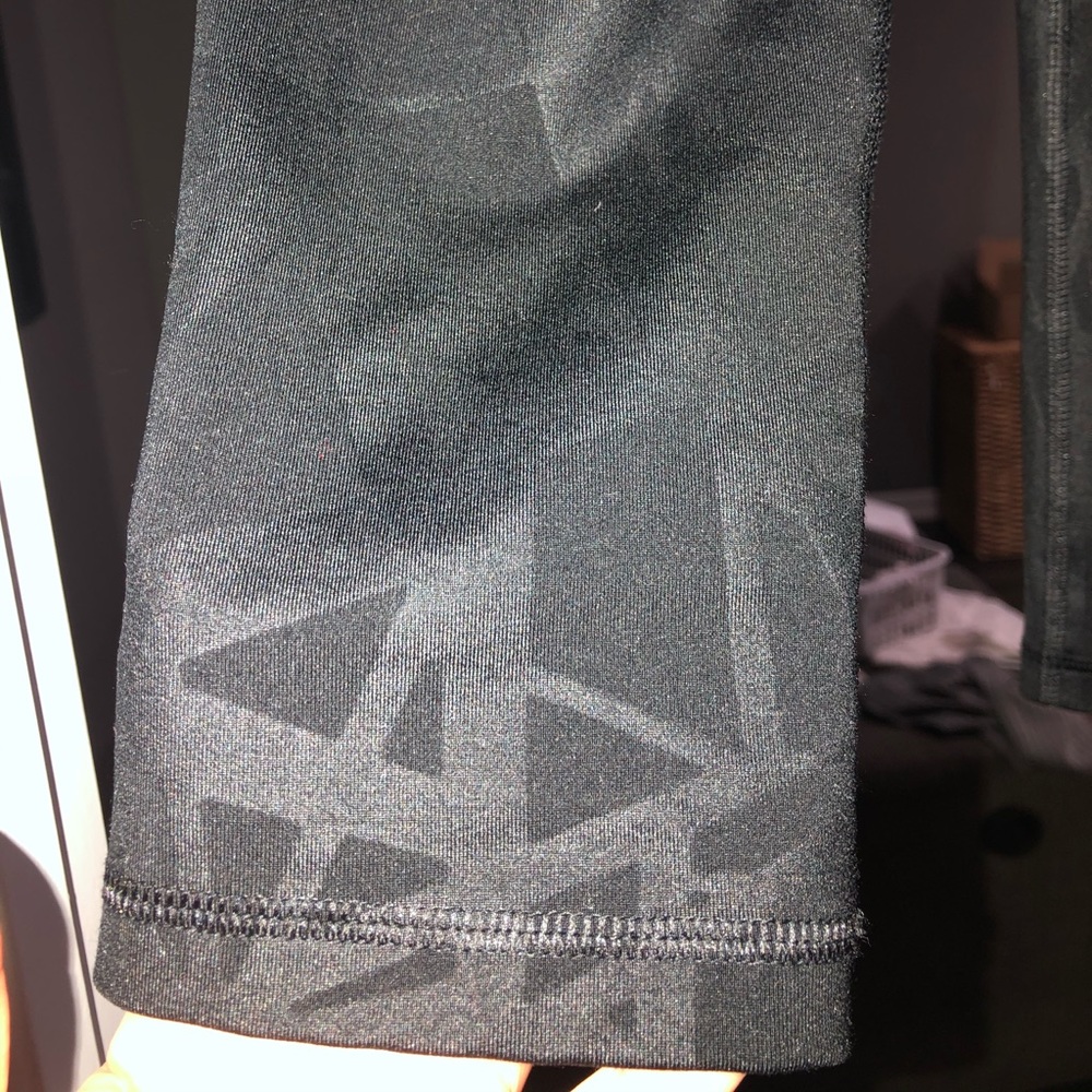 Black capri workout leggings - Picture 3 of 6